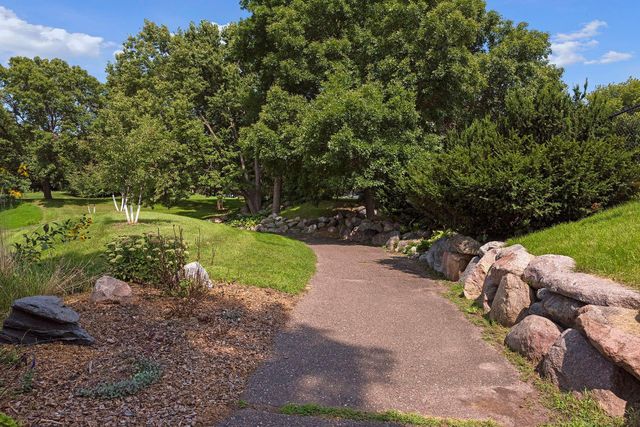 8706 Westwind Circle, Eden Prairie, MN 55344