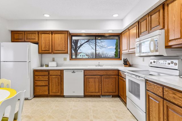 8706 Westwind Circle, Eden Prairie, MN 55344