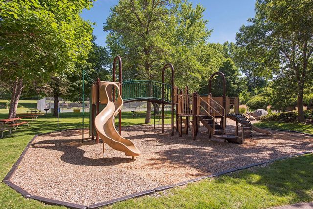 8706 Westwind Circle, Eden Prairie, MN 55344