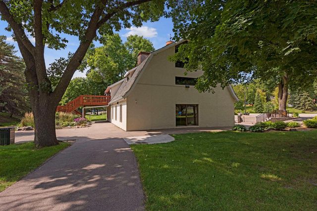 8706 Westwind Circle, Eden Prairie, MN 55344