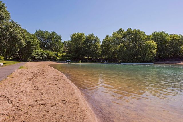 8706 Westwind Circle, Eden Prairie, MN 55344