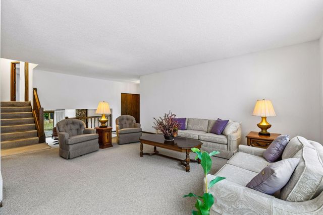 8706 Westwind Circle, Eden Prairie, MN 55344