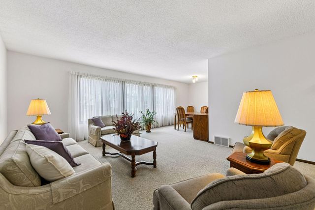 8706 Westwind Circle, Eden Prairie, MN 55344