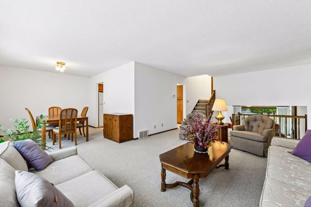 8706 Westwind Circle, Eden Prairie, MN 55344