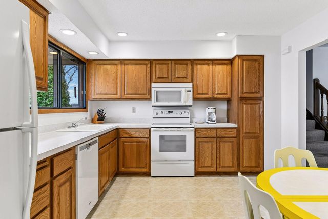 8706 Westwind Circle, Eden Prairie, MN 55344