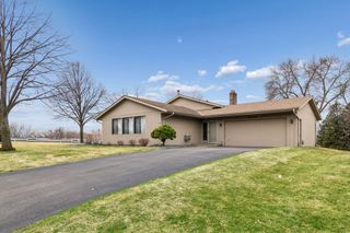 8706 Westwind Circle, Eden Prairie, MN 55344