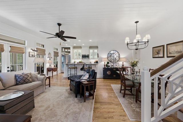 1711 Sycamore Beach Ct, Chapmansboro, TN 37035