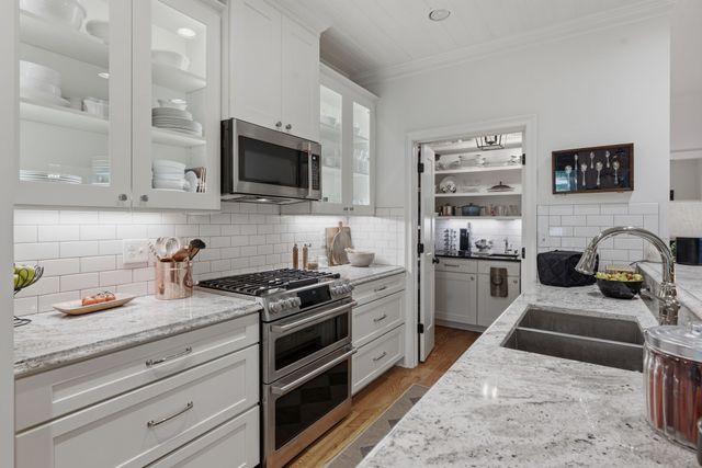 1711 Sycamore Beach Ct, Chapmansboro, TN 37035