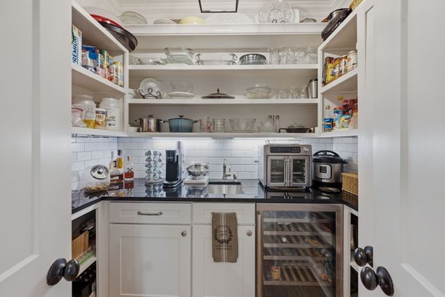 1711 Sycamore Beach Ct, Chapmansboro, TN 37035
