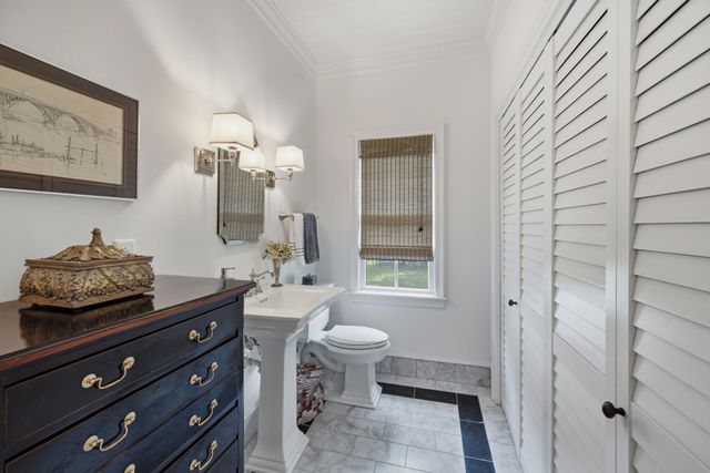 1711 Sycamore Beach Ct, Chapmansboro, TN 37035