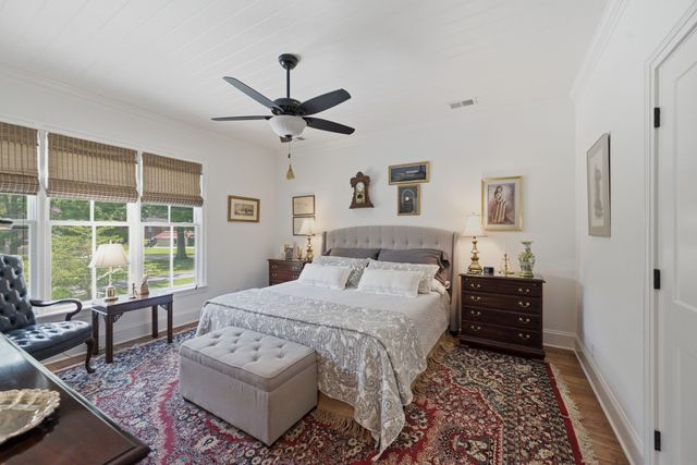 1711 Sycamore Beach Ct, Chapmansboro, TN 37035
