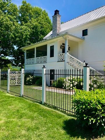 1711 Sycamore Beach Ct, Chapmansboro, TN 37035