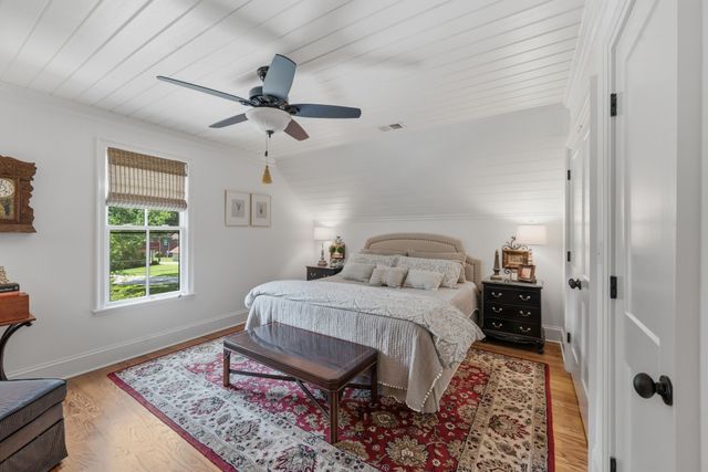 1711 Sycamore Beach Ct, Chapmansboro, TN 37035
