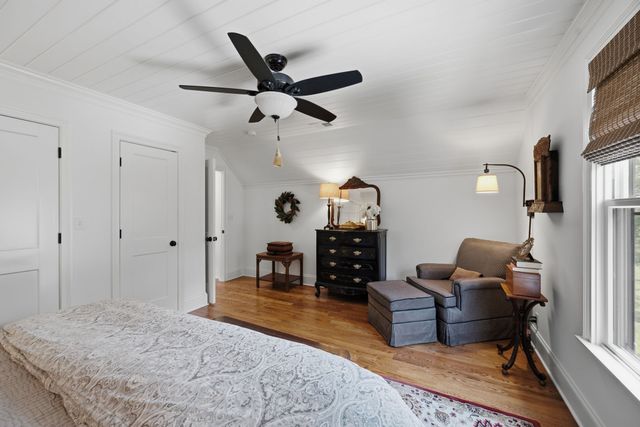 1711 Sycamore Beach Ct, Chapmansboro, TN 37035