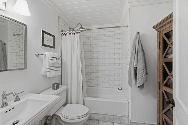 1711 Sycamore Beach Ct, Chapmansboro, TN 37035