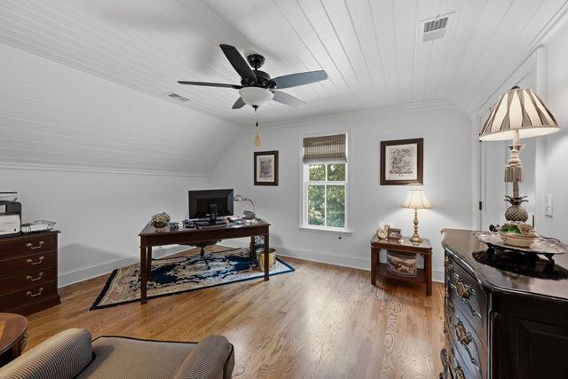 1711 Sycamore Beach Ct, Chapmansboro, TN 37035