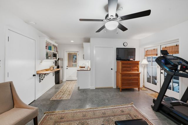 1711 Sycamore Beach Ct, Chapmansboro, TN 37035