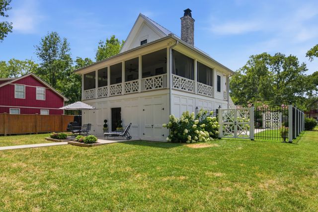 1711 Sycamore Beach Ct, Chapmansboro, TN 37035
