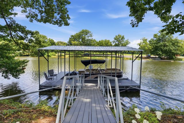 1711 Sycamore Beach Ct, Chapmansboro, TN 37035