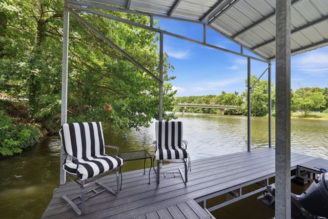 1711 Sycamore Beach Ct, Chapmansboro, TN 37035
