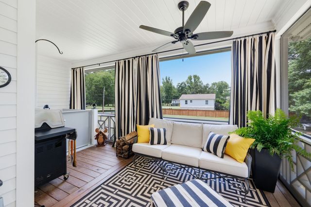 1711 Sycamore Beach Ct, Chapmansboro, TN 37035