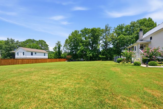 1711 Sycamore Beach Ct, Chapmansboro, TN 37035