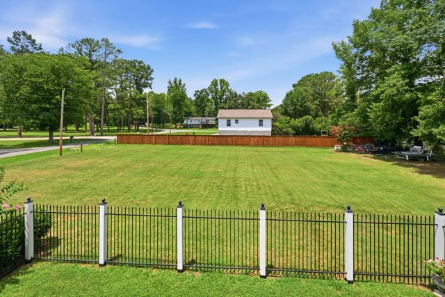 1711 Sycamore Beach Ct, Chapmansboro, TN 37035