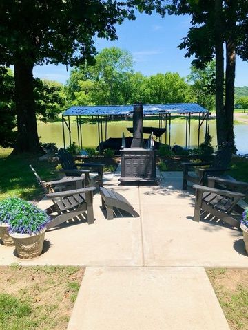 1711 Sycamore Beach Ct, Chapmansboro, TN 37035