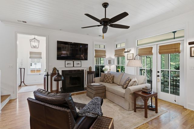 1711 Sycamore Beach Ct, Chapmansboro, TN 37035