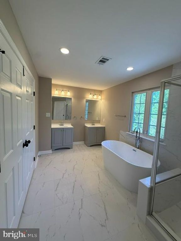 Image 5 of property listing at 7117 INTREPID LN, Gaithersburg, MD 20879