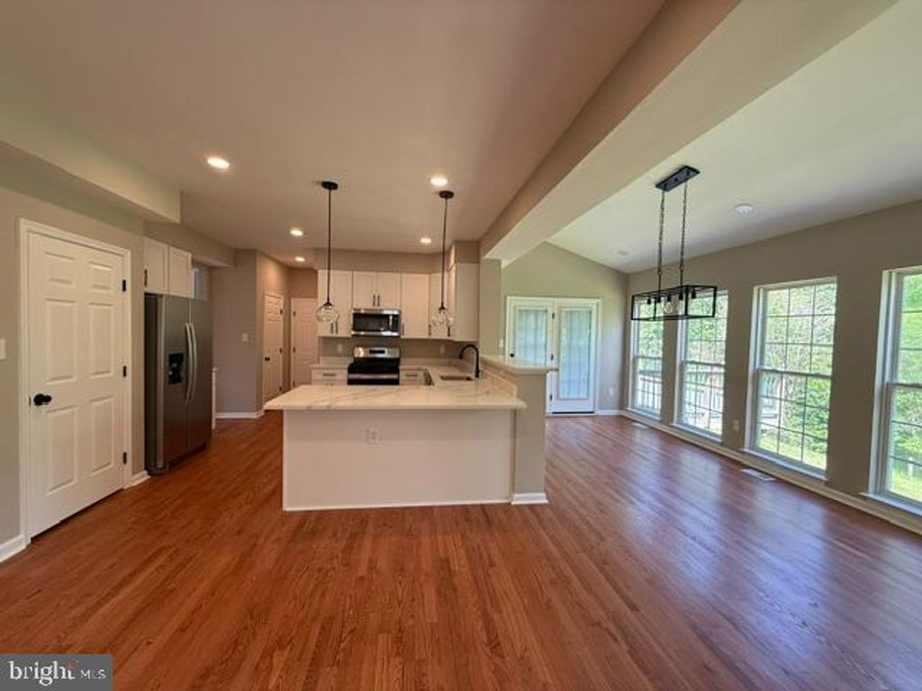 Image 7 of property listing at 7117 INTREPID LN, Gaithersburg, MD 20879