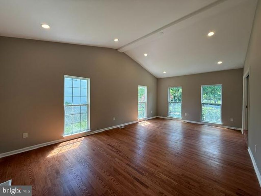 Image 8 of property listing at 7117 INTREPID LN, Gaithersburg, MD 20879