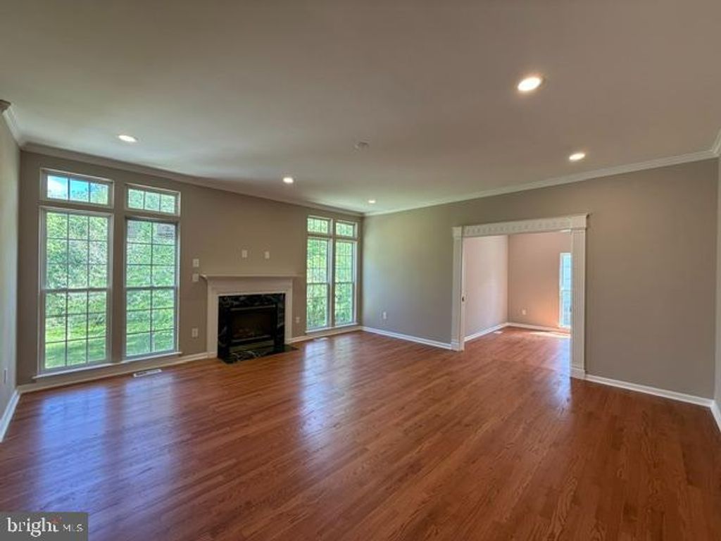 Image 9 of property listing at 7117 INTREPID LN, Gaithersburg, MD 20879