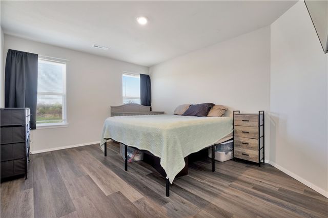 3710 S 2nd Place, Rogers, AR 72758