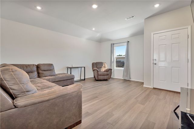 3710 S 2nd Place, Rogers, AR 72758