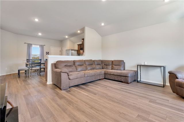 3710 S 2nd Place, Rogers, AR 72758