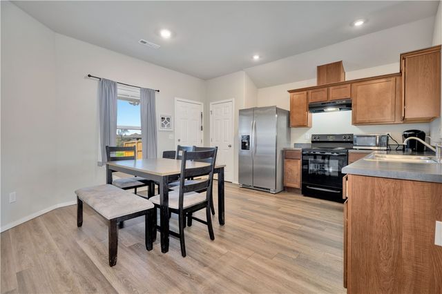 3710 S 2nd Place, Rogers, AR 72758