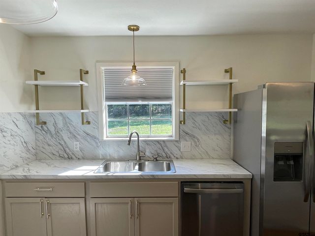 15021 Hillview, Tyler, TX 75703