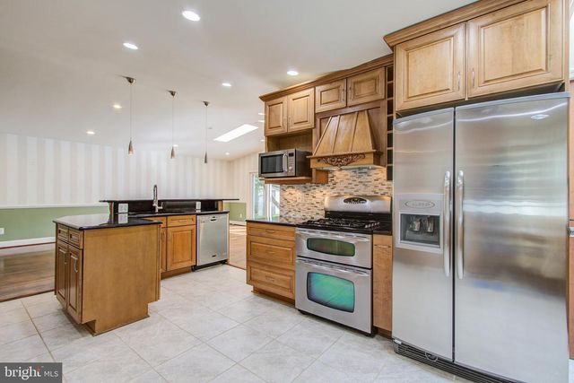 9203 CEDARCREST DR, Bethesda, MD 20814