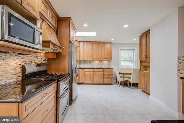 9203 CEDARCREST DR, Bethesda, MD 20814