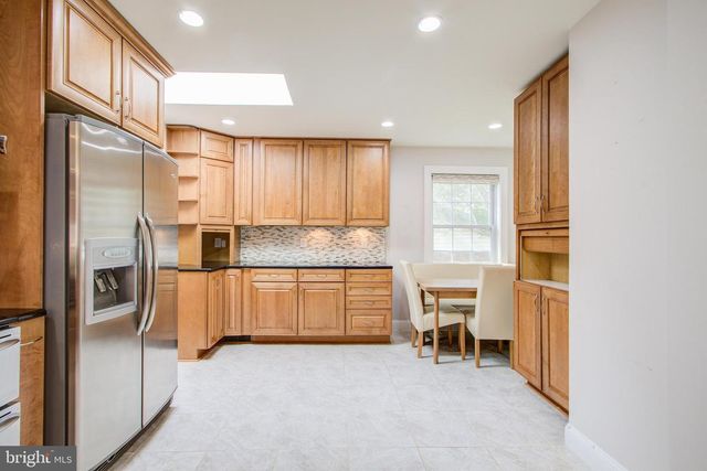 9203 CEDARCREST DR, Bethesda, MD 20814