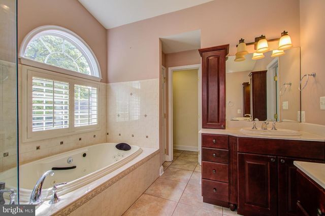9203 CEDARCREST DR, Bethesda, MD 20814