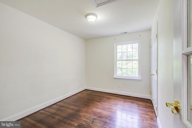 9203 CEDARCREST DR, Bethesda, MD 20814