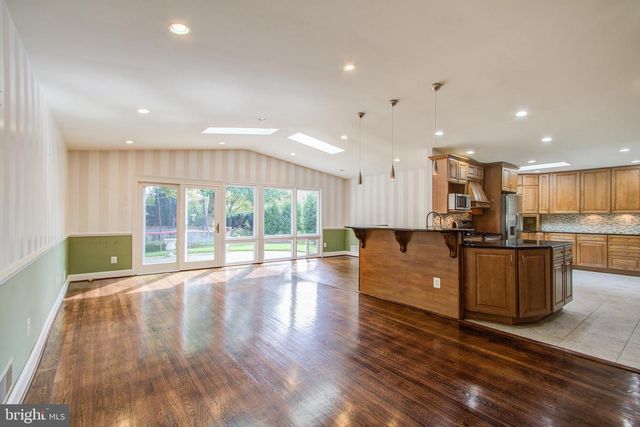 9203 CEDARCREST DR, Bethesda, MD 20814