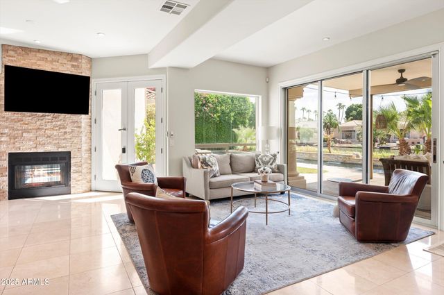 1407 E CORAL COVE Drive, Gilbert, AZ 85234