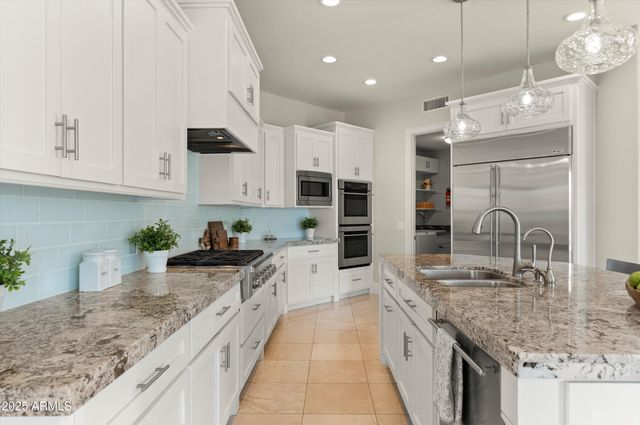 1407 E CORAL COVE Drive, Gilbert, AZ 85234