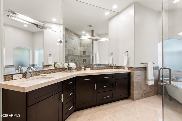 1407 E CORAL COVE Drive, Gilbert, AZ 85234