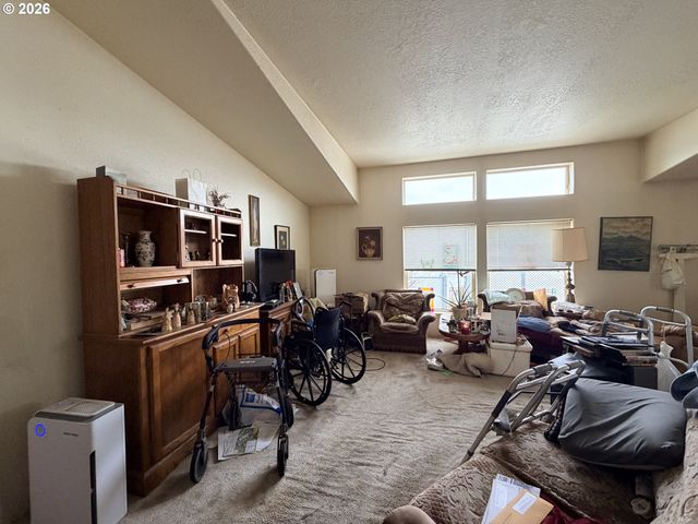 2242 MAIA Loop, Springfield, OR 97477