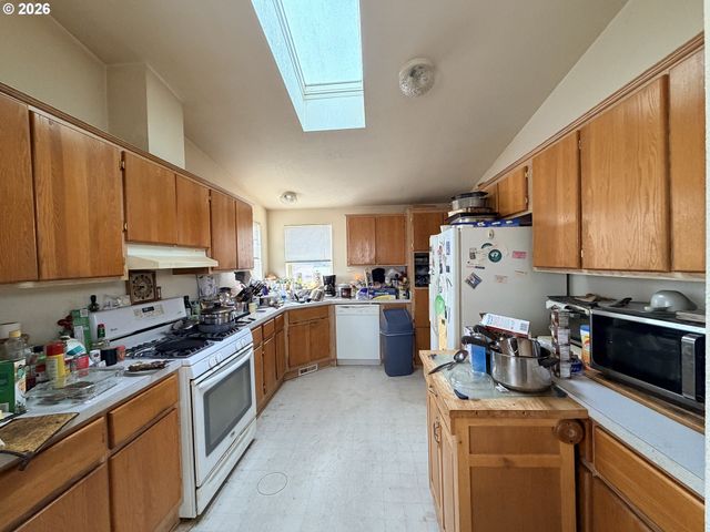 2242 MAIA Loop, Springfield, OR 97477