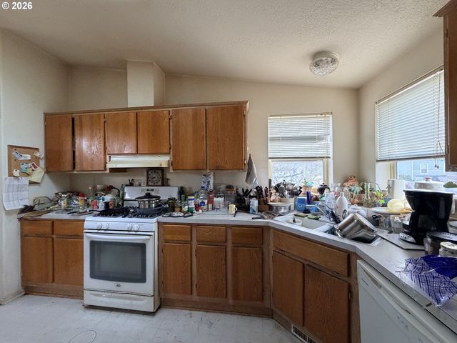 2242 MAIA Loop, Springfield, OR 97477